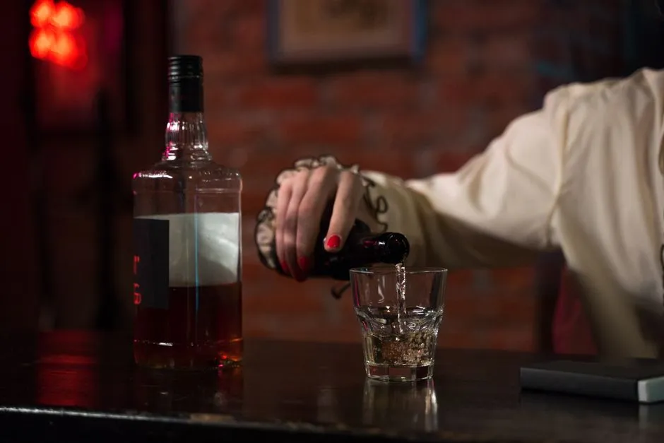 Whiskey vs Whisky: Spelling, Regions & Why It Matters